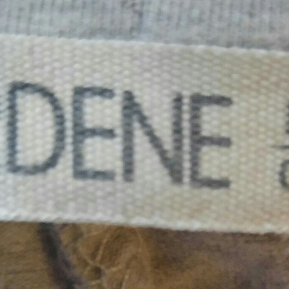 There is 6 pairs of maternity shorts - Picture 4 of 6